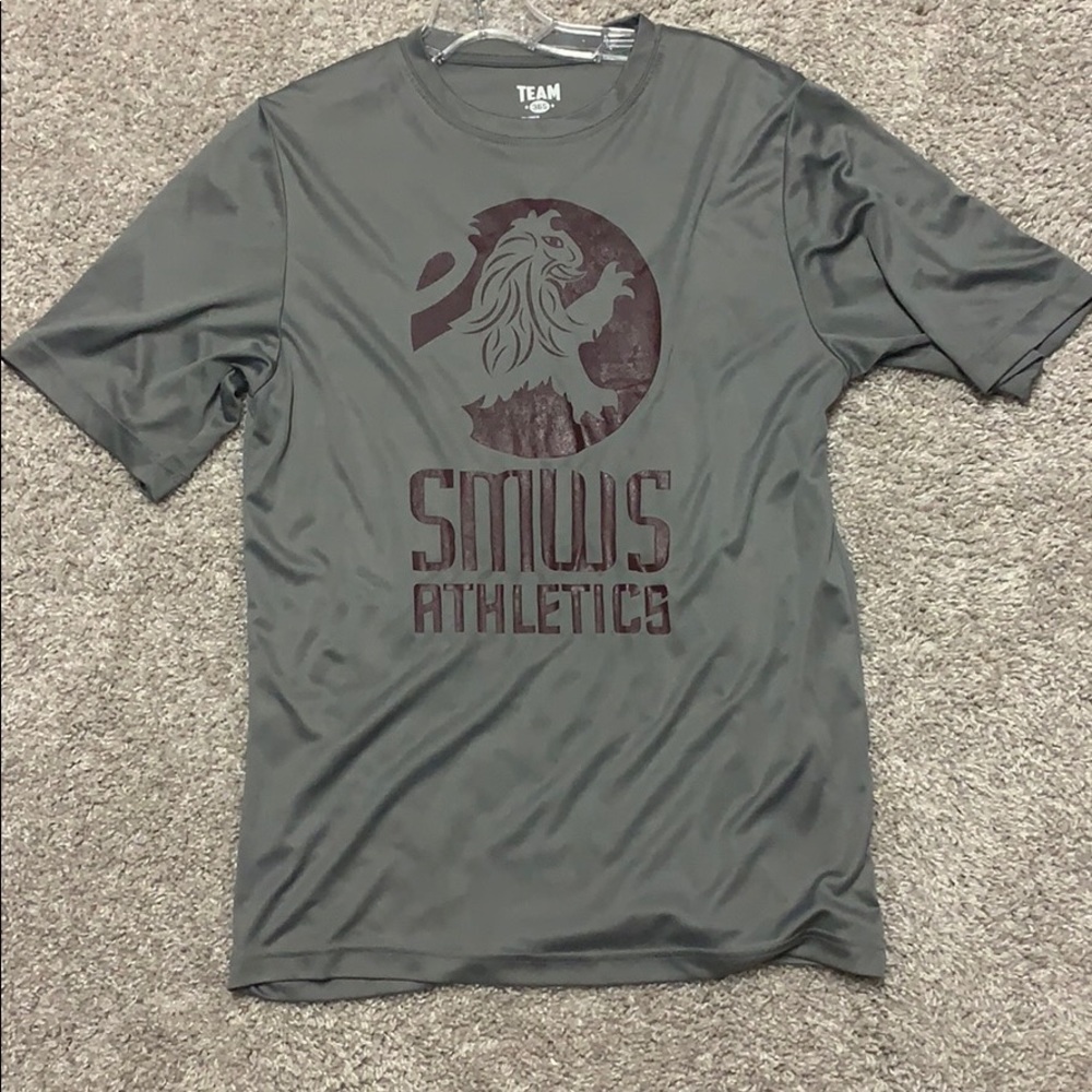 Athletic shirt